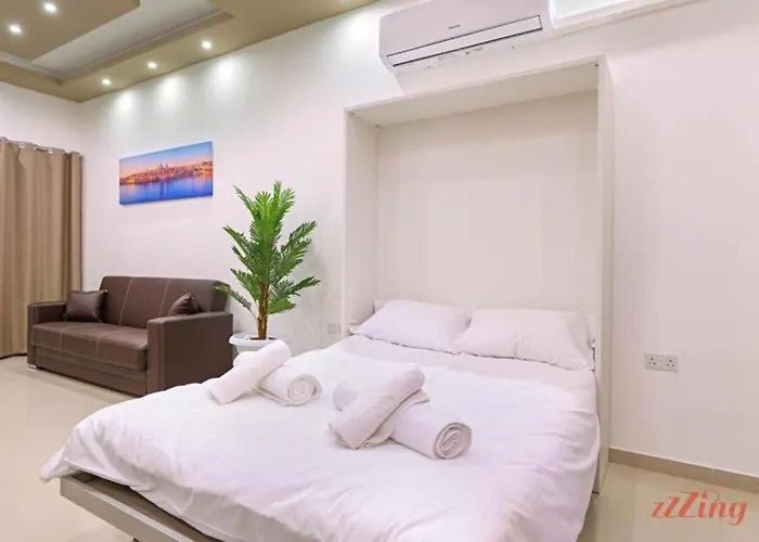 Elegant Seafront Duplex With Stunning Panoramic Views *