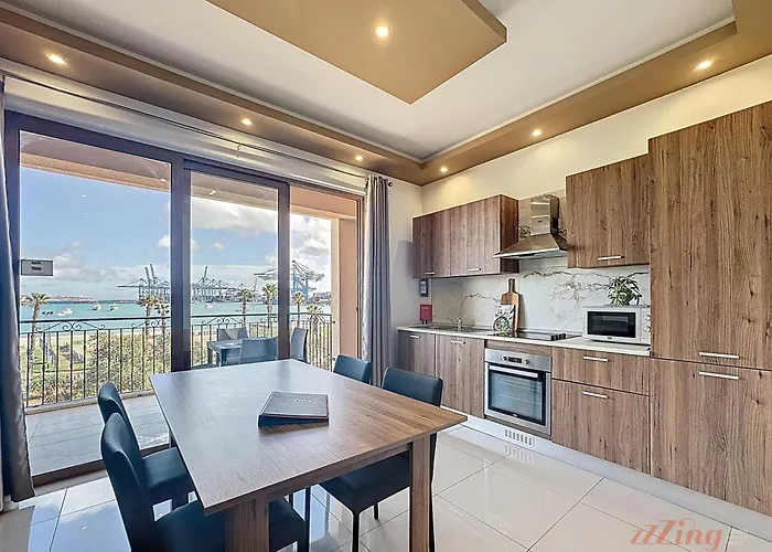 شقة Elegant Seafront Duplex With Stunning Panoramic Views