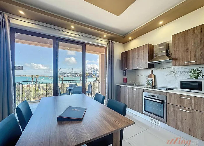 Elegant Seafront Duplex With Stunning Panoramic Views