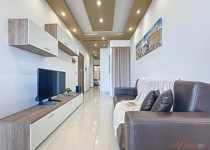 Elegant Seafront Duplex With Stunning Panoramic Views