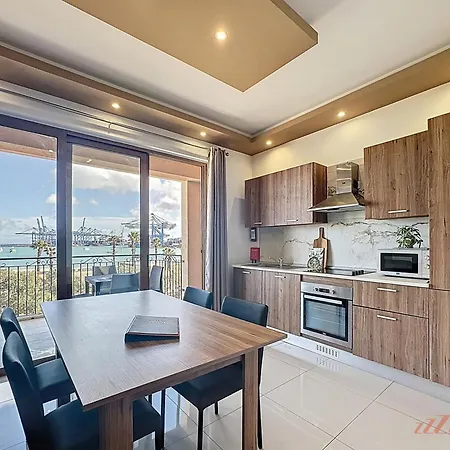 דירה Elegant Seafront Duplex With Stunning Panoramic Views