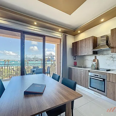 Elegant Seafront Duplex With Stunning Panoramic Views