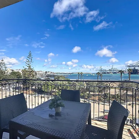 Elegant Seafront Duplex With Stunning Panoramic Views Lejlighed *