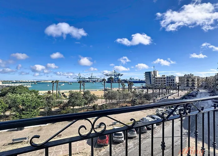 Appartement Elegant Seafront Duplex With Stunning Panoramic Views *